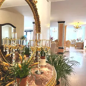 Royal Paris Hotel