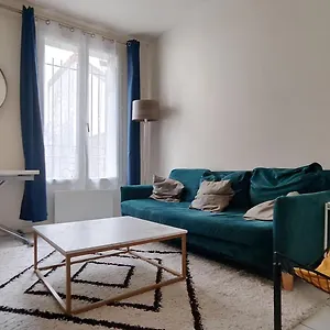 Modern 1 Bedroom Near The Metro. Сasa de vacaciones